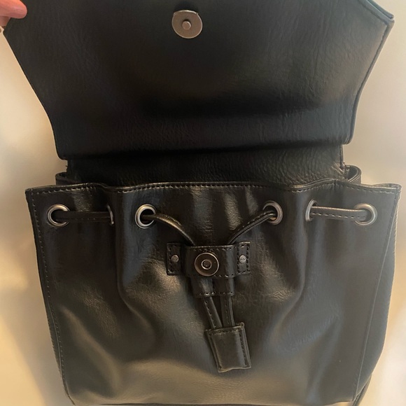 Matt & Nat black crossbody satchel - Picture 3 of 4